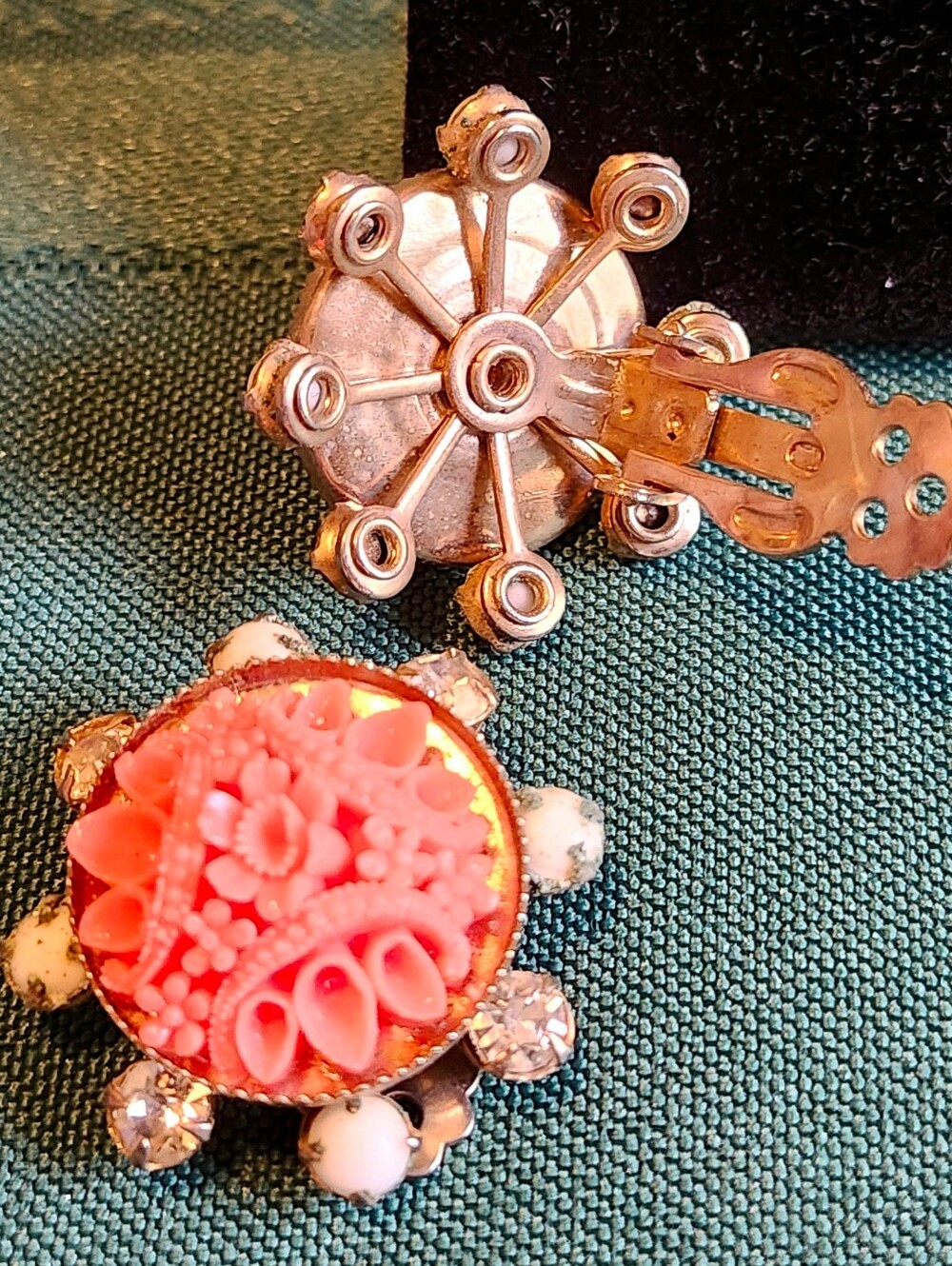 Vintage 1960s Carved Faux-Coral Celluloid & Filigree Jewelry Set - Picture 5 of 7